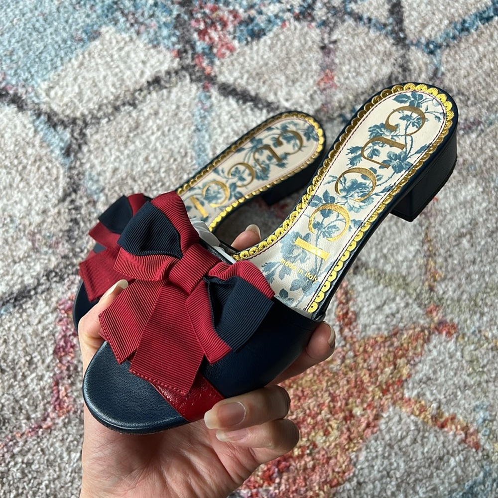 GUCCI Malaga Kid Sackville Web Bow Slide Sandals in Navy and Red - Size 37